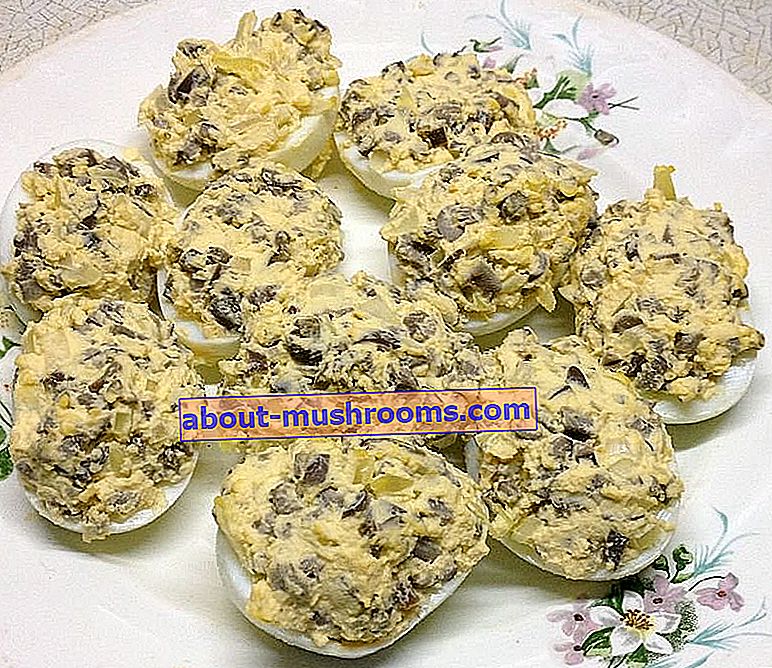 Eggs stuffed with pickled mushrooms
